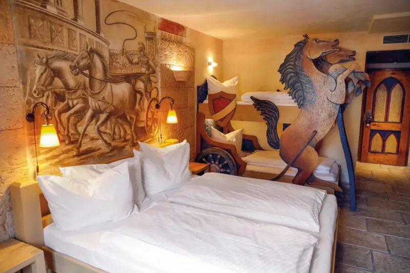 Hotel Colosseo – Familienzimmer mit Streitwagen und Pferde-Etagenbett