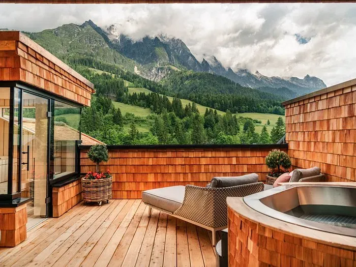 Waldhaus – Terrasse mit Bergpanorama